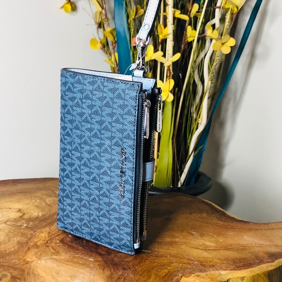 Michael Kors Jet Set Travel Double Zip Wristlet - Picture 6 of 8